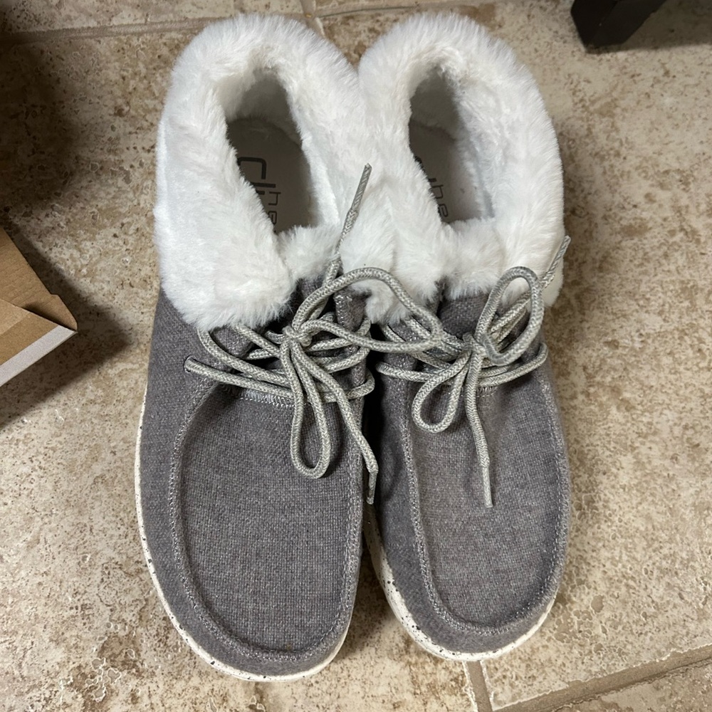 Hey Dude Women's Gray and White Fur Slippers